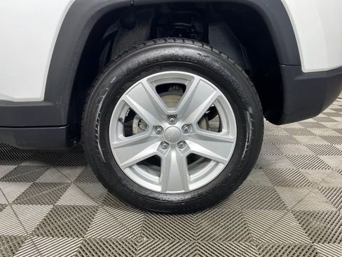 Used 2022 Jeep Compass Latitude image 9