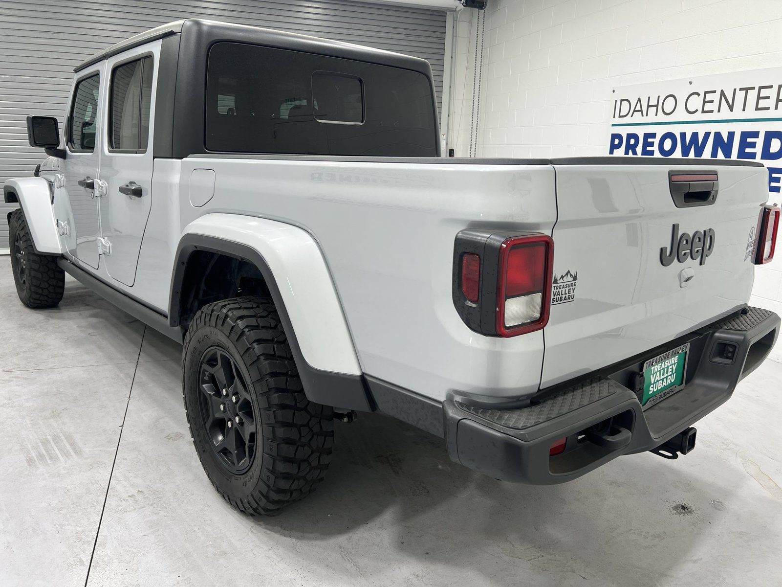 Used 2023 Jeep Gladiator Sport AWD/4WD image 6
