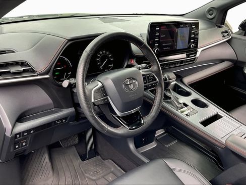 Used 2021 Toyota Sienna XSE w/ XSE Plus Package image 16