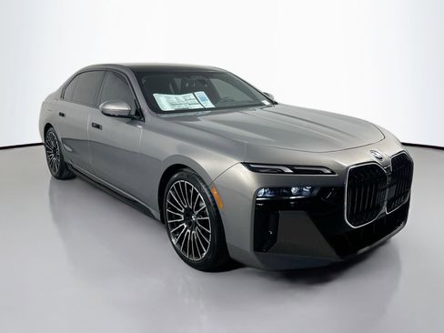 New 2025 BMW 750e xDrive image 3