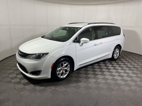 Used 2020 Chrysler Pacifica Touring-L Plus w/ Tire & Wheel Group image 4