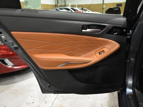 Used 2019 Toyota Avalon Limited image 41