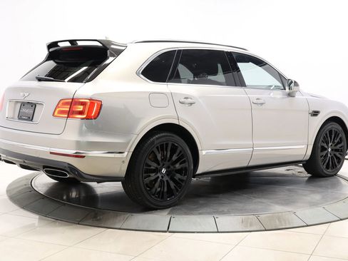Used 2017 Bentley Bentayga image 4