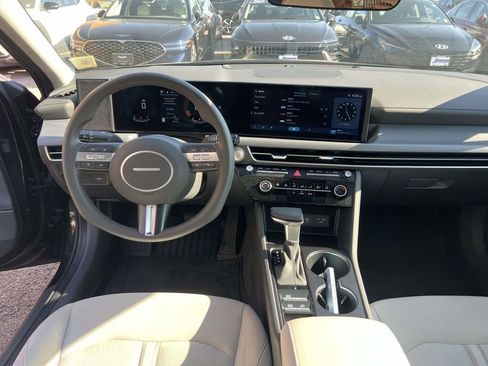Certified 2025 Hyundai Sonata SE FWD image 12