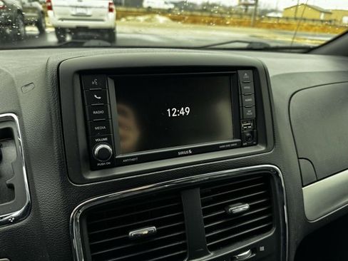 Used 2019 Dodge Grand Caravan GT image 3