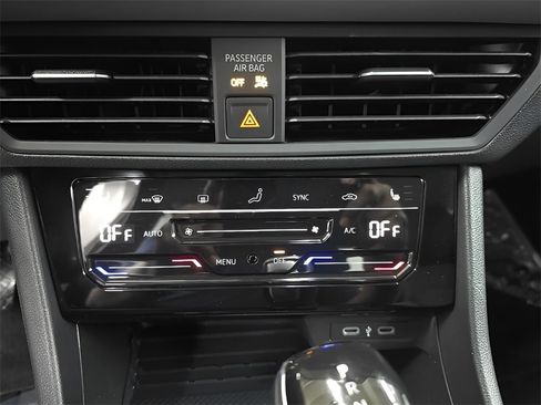Used 2025 Volkswagen Jetta SE image 26