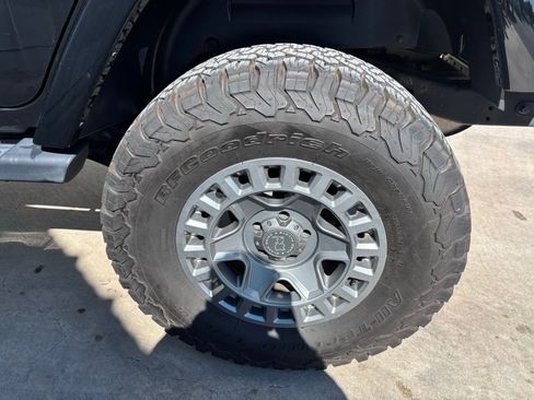 Used 2018 Jeep Wrangler Unlimited Sahara w/ Connectivity Group image 9