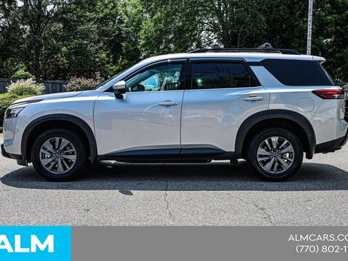 Used 2024 Nissan Pathfinder SV w/ SV Premium Package FWD image 10