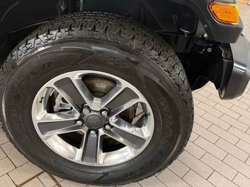 Used 2021 Jeep Wrangler Unlimited Sahara image 18