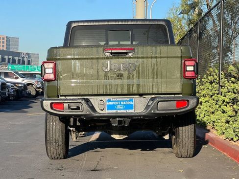 Used 2021 Jeep Gladiator Sport image 7