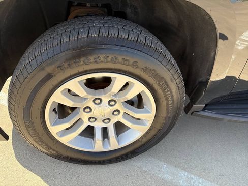 Used 2018 Chevrolet Suburban LT RWD image 13