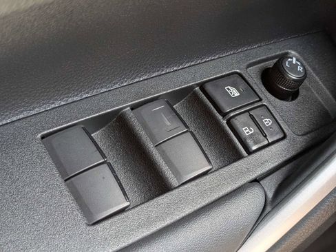 Used 2026 Toyota Corolla Cross AWD Hybrid w/ Moonroof Package image 25