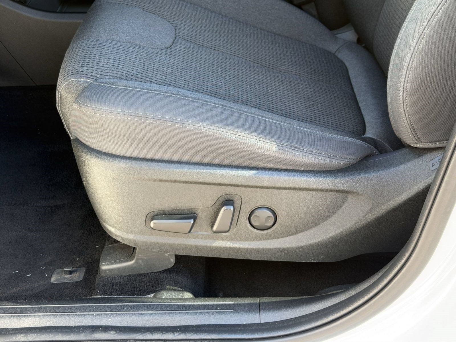 Used 2023 Hyundai Santa Fe SEL AWD/4WD image 14