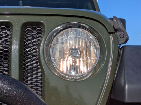 Used 2021 Jeep Wrangler Unlimited Sport w/ Sun And Sound Package image 10