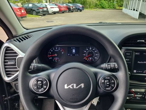 Used 2022 Kia Soul LX FWD image 25