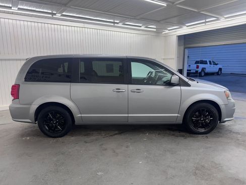 Used 2019 Dodge Grand Caravan GT image 4