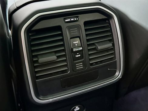 Certified 2021 Porsche Macan S AWD/4WD image 27