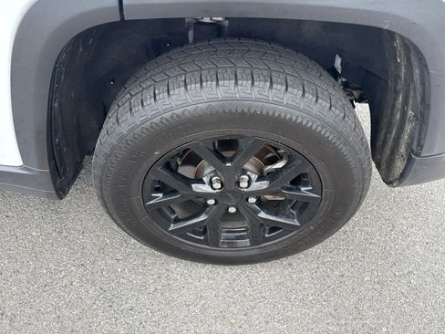 Used 2024 Jeep Grand Cherokee Altitude image 5