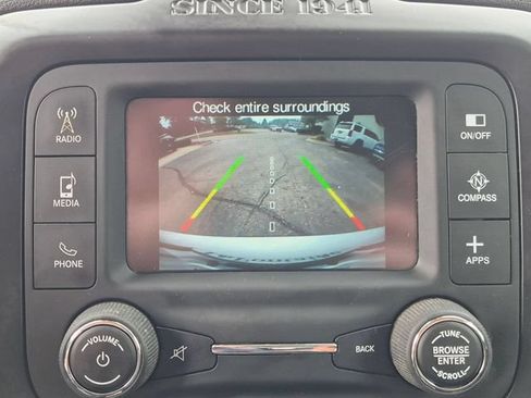 Used 2017 Jeep Renegade Latitude FWD image 22