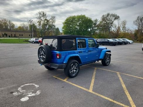 Used 2024 Jeep Wrangler Unlimited AWD/4WD image 15
