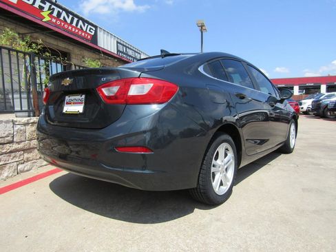 Used 2017 Chevrolet Cruze LT FWD image 4