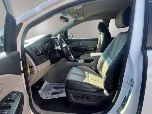 Used 2017 Kia Sedona LX w/ LX Essentials Premium Package FWD image 26