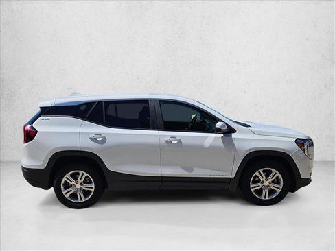 Used 2024 GMC Terrain SLE FWD image 4