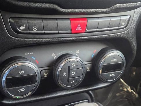 Used 2017 Jeep Renegade Latitude image 15