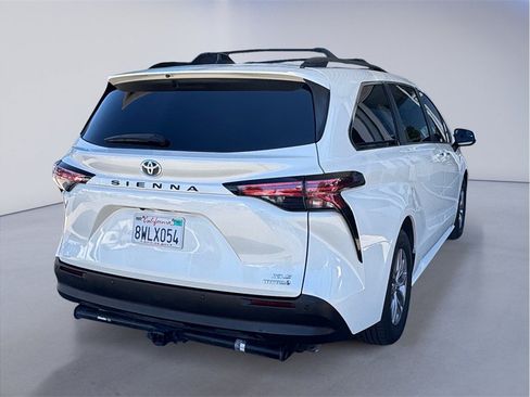 Used 2021 Toyota Sienna XLE w/ XLE Plus Package FWD image 6