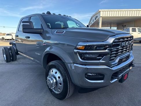 New 2026 RAM 4500 4x4 Crew Cab DRW image 18