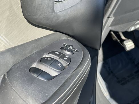 Used 2018 Nissan Murano SV w/ Premium Package image 12