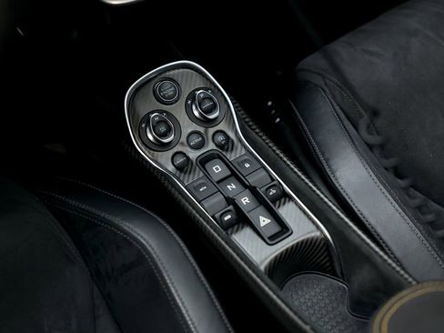 Used 2020 McLaren 600LT Spider image 17