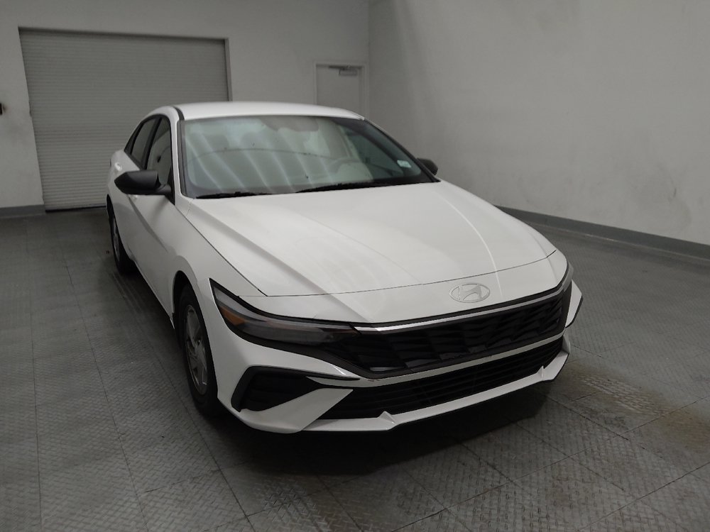 Used 2025 Hyundai Elantra SE FWD image 14