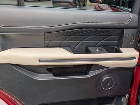 Used 2021 Ford Expedition Platinum image 27