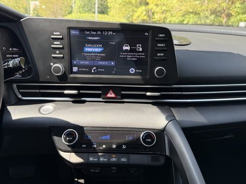 Used 2023 Hyundai Elantra SEL image 18