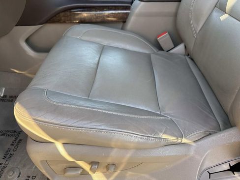 Used 2020 Chevrolet Suburban LT image 31