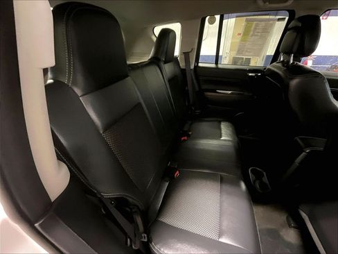 Used 2017 Jeep Compass Latitude AWD/4WD image 15