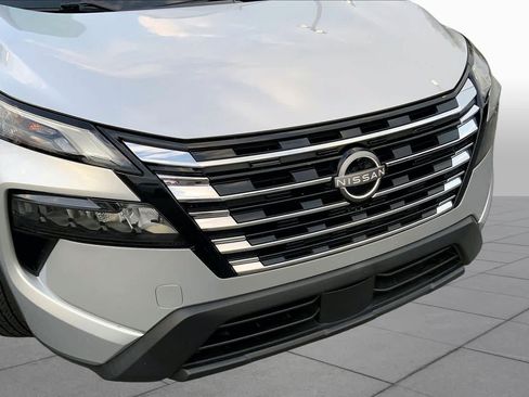 Used 2024 Nissan Rogue SV AWD/4WD image 27
