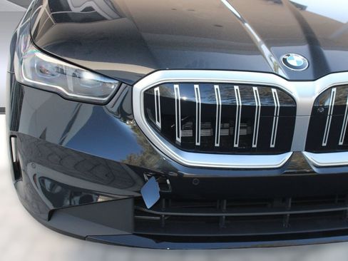 Used 2026 BMW 530i w/ Premium Package RWD image 12