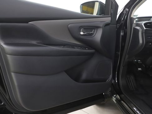 Used 2024 Nissan Murano SV w/ SV Midnight Edition Package image 18