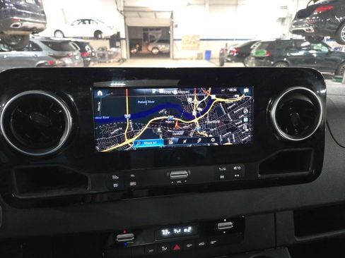 Used 2022 Mercedes-Benz Sprinter 2500 image 11