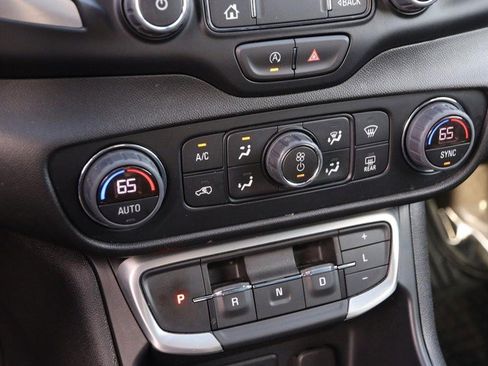 Used 2024 GMC Terrain SLT image 18