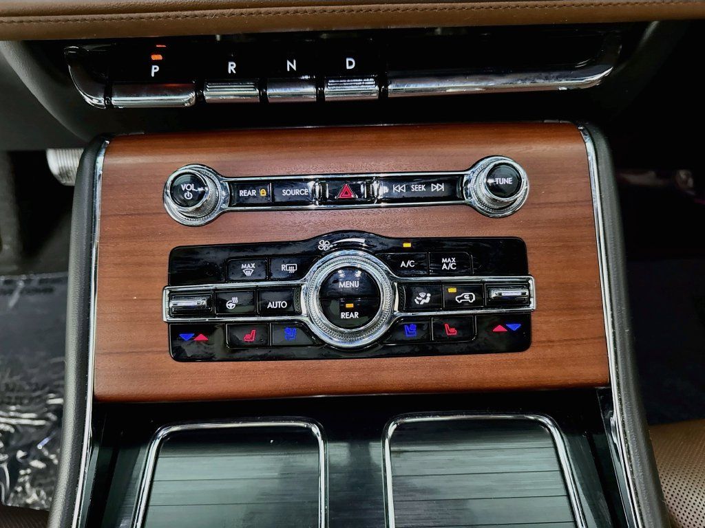 Used 2022 Lincoln Aviator Reserve w/ Equipment Group 201A RWD image 16