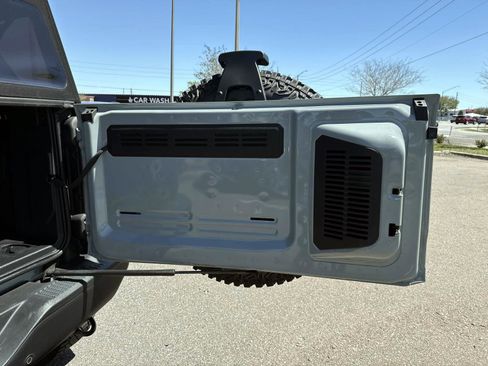 Used 2021 Ford Bronco Badlands image 11