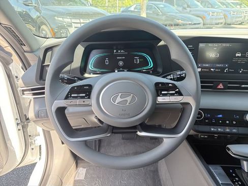 New 2026 Hyundai Elantra Hybrid FWD image 25