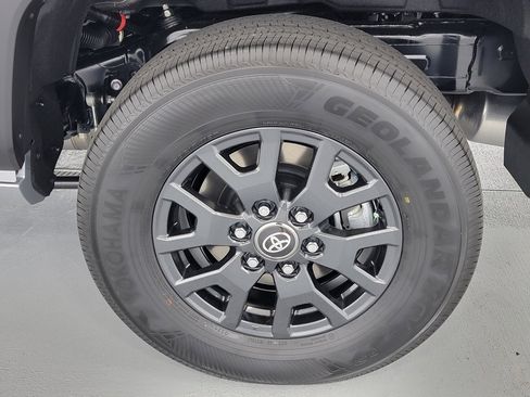 New 2026 Toyota 4Runner SR5 AWD/4WD image 9