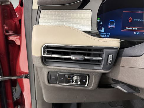 Used 2023 Lincoln Corsair FWD image 19