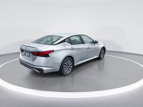 Used 2024 Nissan Altima 2.5 SV image 8