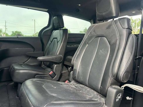 Used 2026 Chrysler Pacifica Select FWD image 16