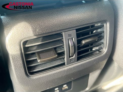 Used 2023 Nissan Rogue SV image 33